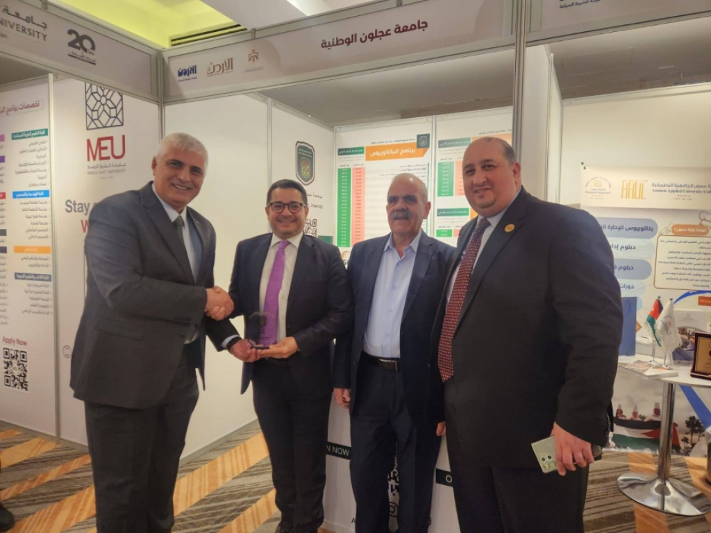 عجلون الوطنية تشارك في معرض الجامعات الأردنية بتبوك