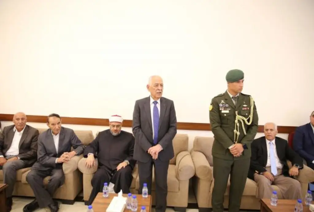 مندوبا عن الملك وولي العهد .. العيسوي يعزي عشيرة الهباهبة