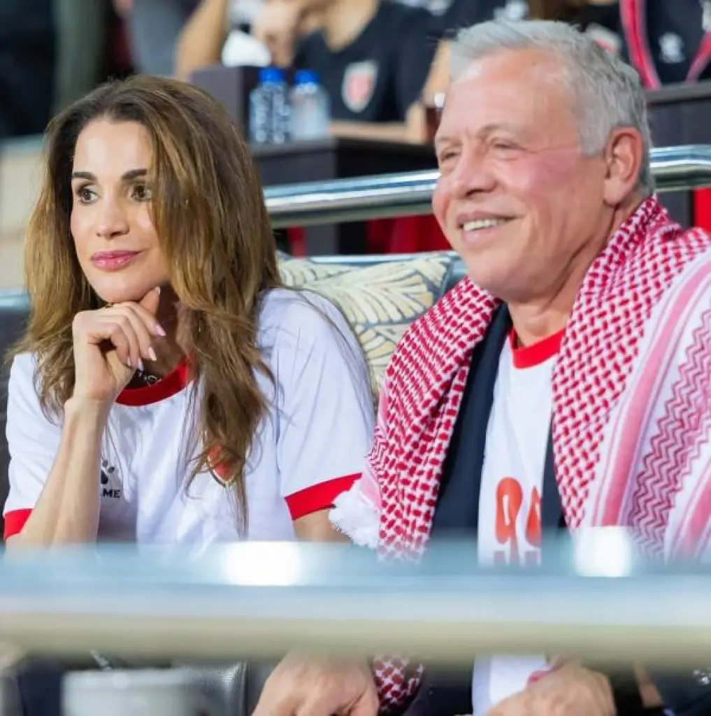 الملكة رانيا لنشامى المنتخب: الله يوفقكم