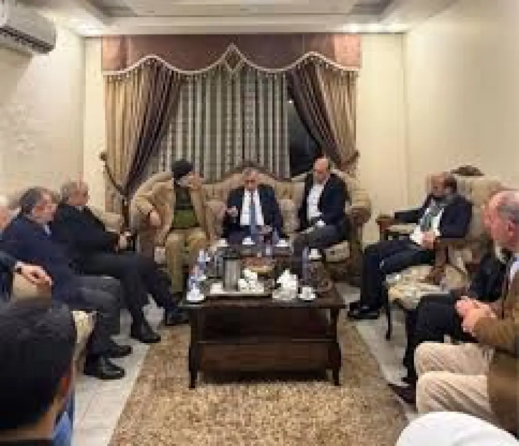 رئيس الجامعة الأردنيّة يُقدّم واجب العزاء بوفاة الطالبة روضة