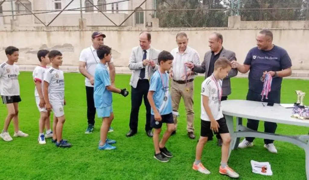 الحوامدة يتوج المشاركين في بطولة المدارس الأقل حظا
