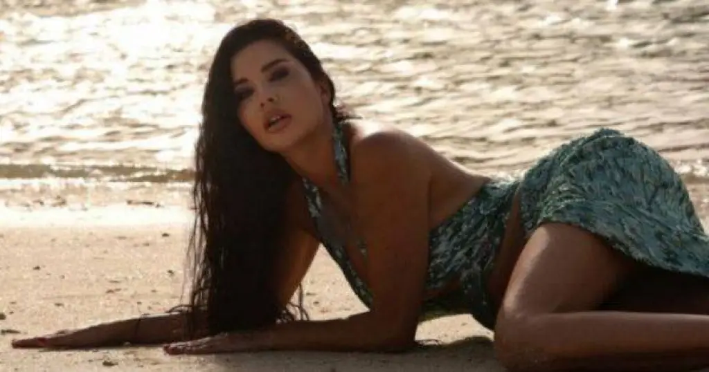 بالفيديو- لاميتا فرنجية تستعرض رشاقتها بظهورها الأخير بالمايوه