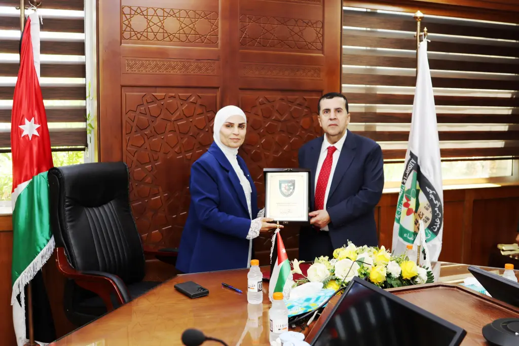 وفد من البنك الدولي يطّلع على تجربة جامعة البلقاء التطبيقية في نموذج المحاكاة والتخطيط المالي