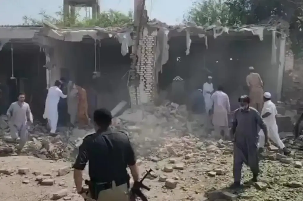 عشرات القتلى والجرحى بانفجار مسجد لقيادة الشرطة بكوهات الباكستانية
