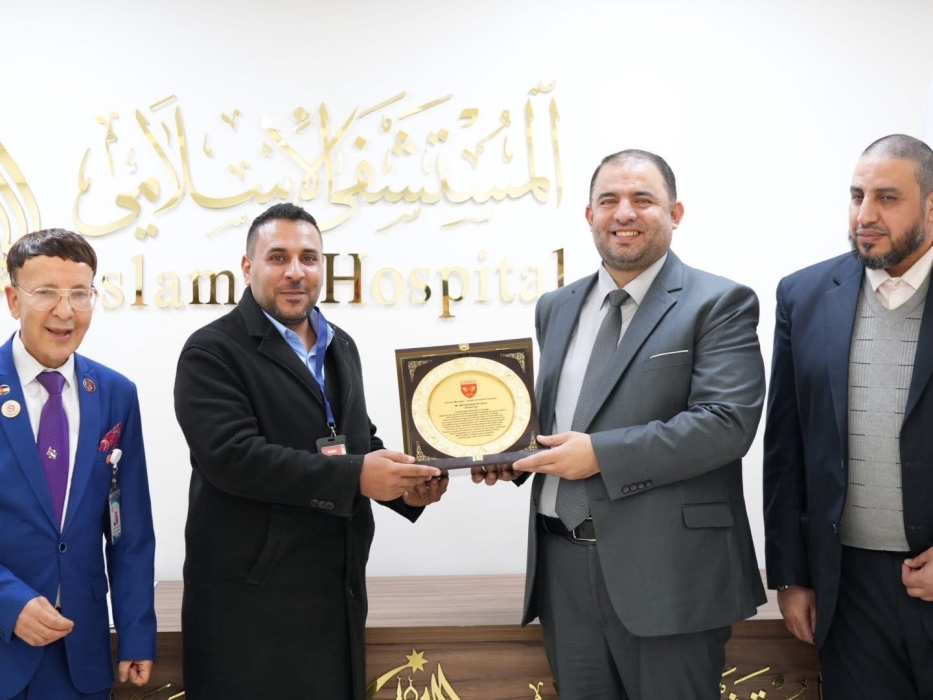 ببالغ الفخر والتقدير يتقدم المكتب الاقليمي لكلية كامبريدج التعليمية بخالص التهاني لمعالي الدكتور محمد الضنايبات مدير عام المستشفى الاسلامي بمناسبة تكريمه بدرع التميز الذي منحته كلية التربية كامبريدج ت