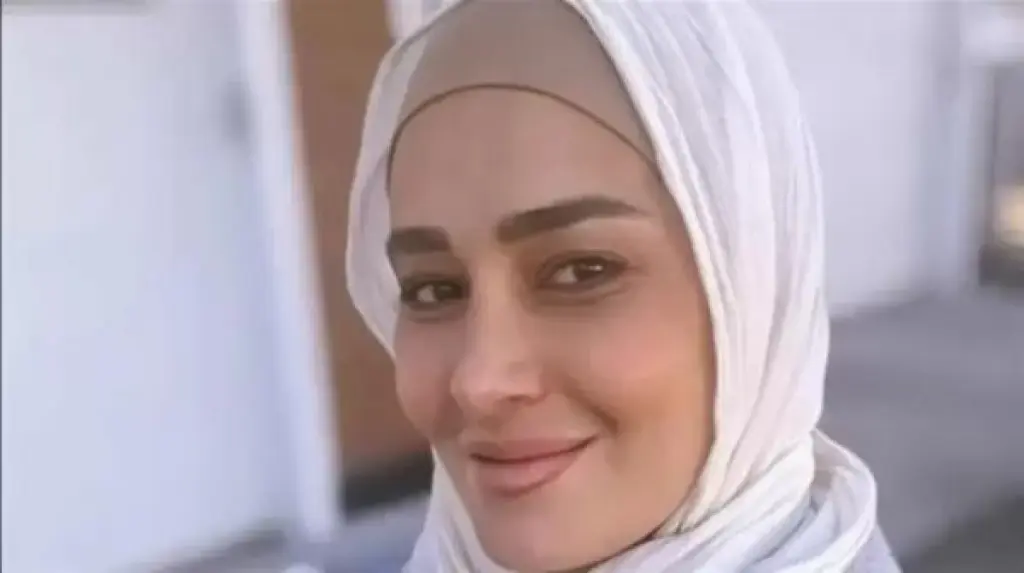 حلا شيحة في أحدث ظهور .. تسبح بالبوركيني في الساحل