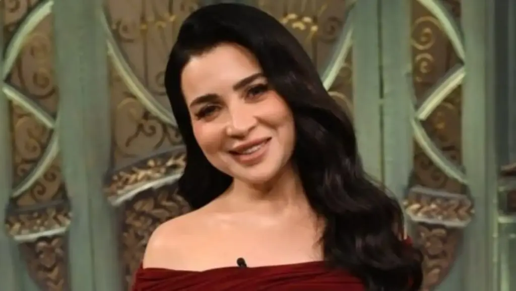 رسالة مؤثرة من مي عز الدين لإسعاد يونس