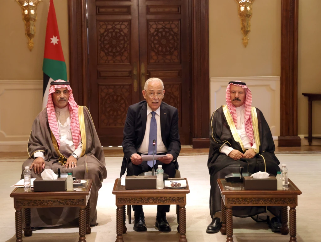 العيسوي يلتقي وفدا من أنباء قبيلة بلي ( صور )