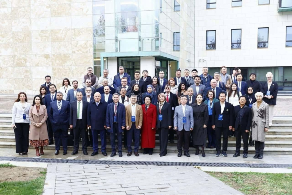 رئيس الجامعة الهاشمية يشارك في مؤتمر دولي حول الطاقة الخضراء والاستدامة في باكو