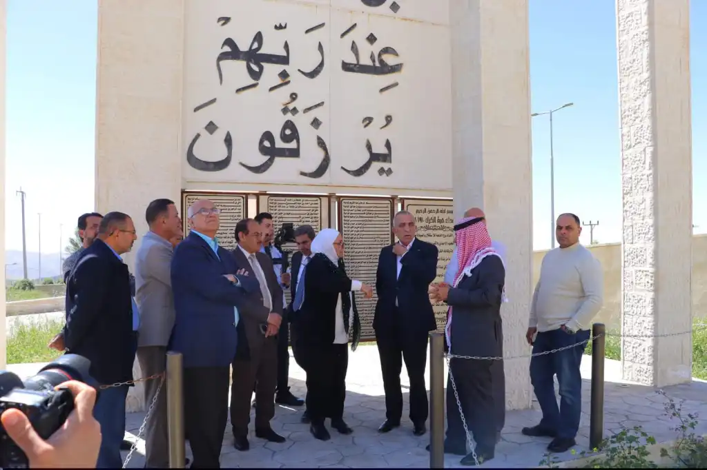 الرواشدة يزور قرية العراق في محافظة الكرك
