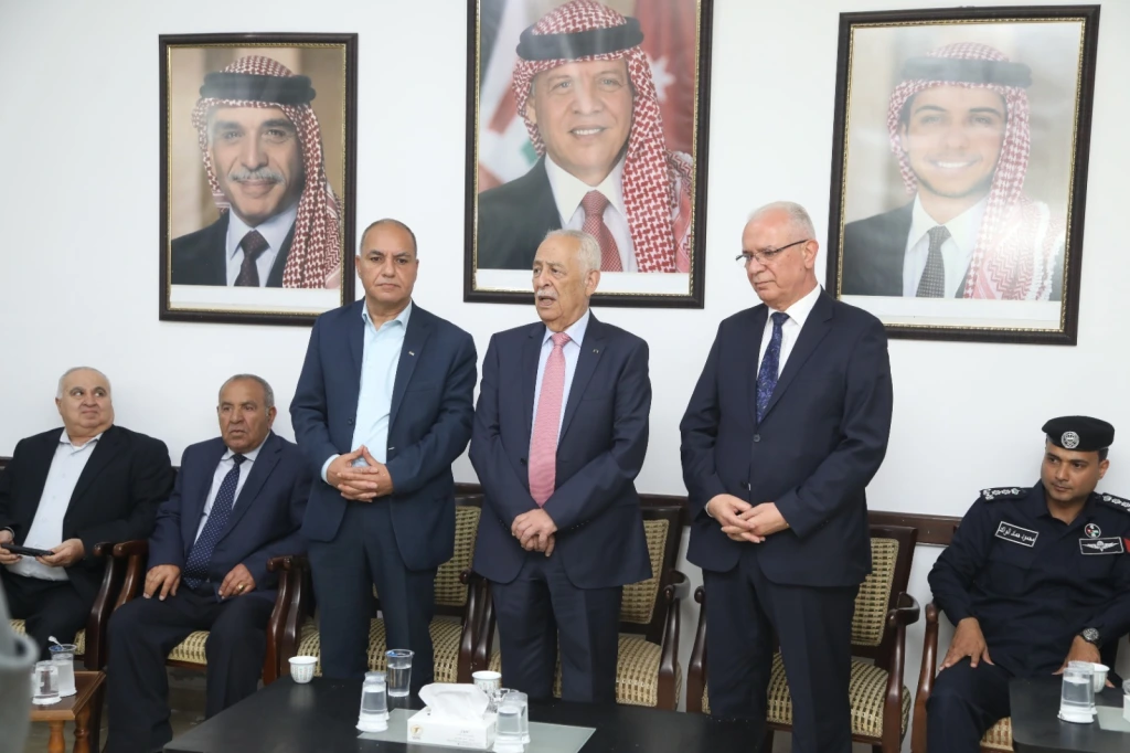 مندوبا عن الملك وولي العهد... العيسوي يعزي المراحلة والدعجة وأبو دية والسلمان وأبو عون والزعبي*
