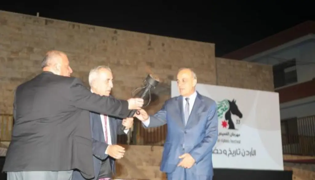 مندوبا عن الأمير الحسن .. وزير الثقافة يوقد شعلة انطلاق مهرجان الفحيص "الأردن تاريخ وحضارة"