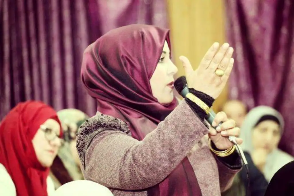 في يومكِ معلمتي..