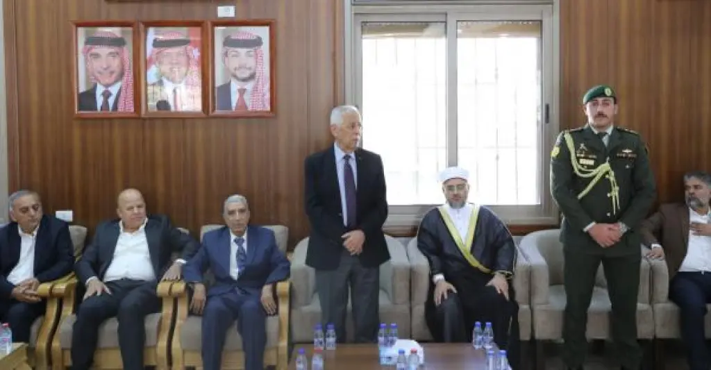 مندوبا عن الملك وولي العهد .. العيسوي يعزي عشيرة الخشاشنة