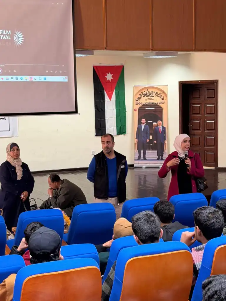 ثقافة البلقاء تنظم عرضًا للفيلم الأردني ذيب في مدرسة السلط الثانوية للبنين