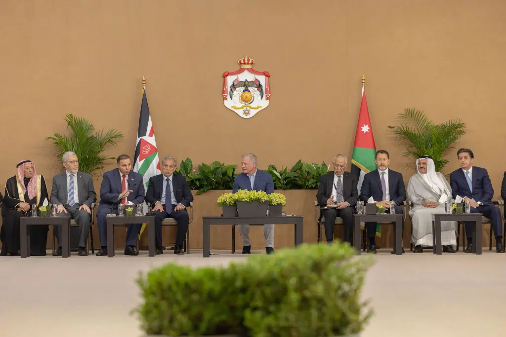 في الزرقاء... الهاشمية استقبلت ملك القلوب بالعلم والانتماء