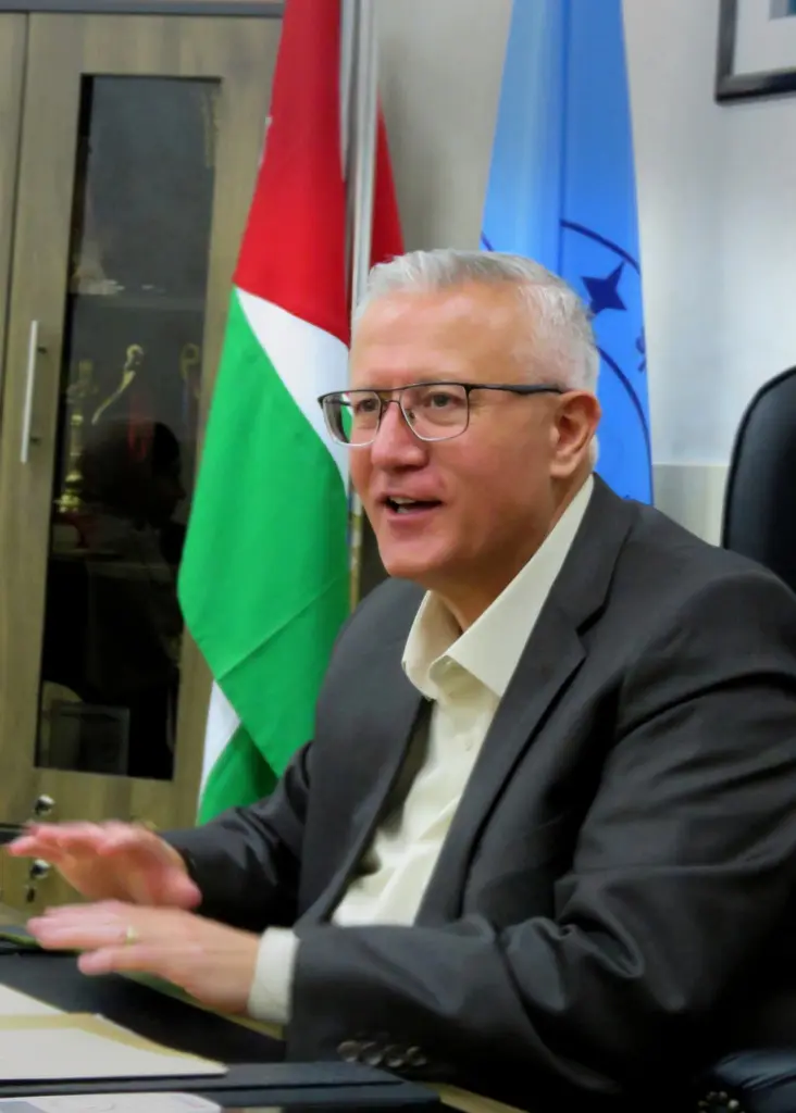 الدكتور محمد أبزاخ قامة تربوية وإدارية غنية عن التعريف و مدارس  المدار الدولية صرح تعليمي كبير ...