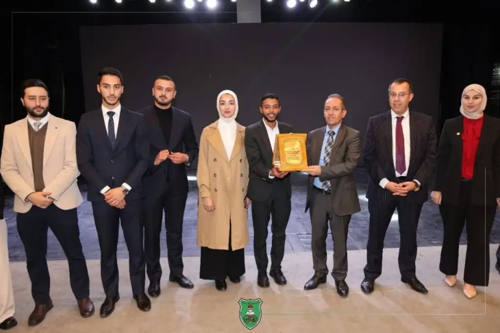 فريقُ حقوقِ الأردنيّة يتوّج بطلًا لمسابقةِ المناظراتِ الطّلّابيّةِ في الجامعةِ الأردنيّةِ - صور