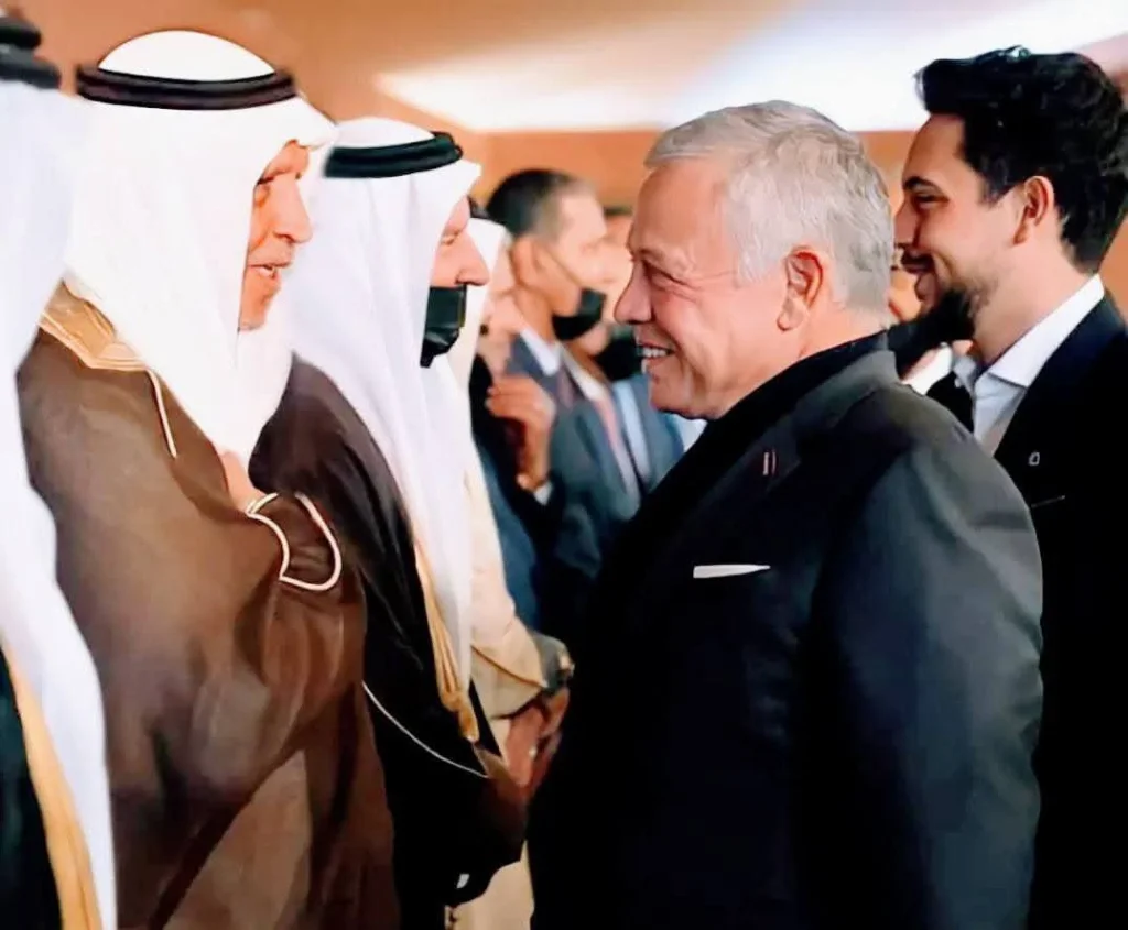 الشيخ جمال عوده الحويطات  الموقف الأردني تجاه القضية الفلسطينية موقف قيادة وشعب ولا صوت يعلو فوق صوت جلالة الملك وهو رأس الدولة ومن يمثل الأردن وإرادة الأردنيين