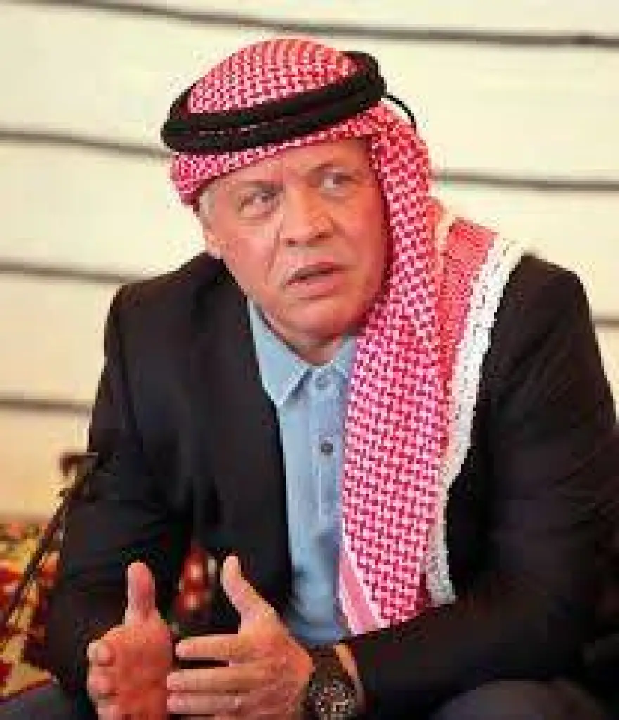 جلالة الملك يعزي عشيرة العضايلة