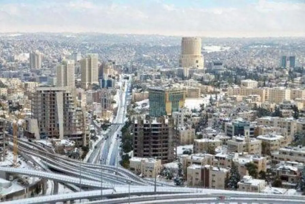 أجواء غائمة صباح الخميس