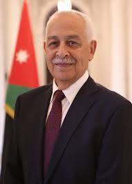 رئيس الديوان الملكي ينقل تمنيات الملك وولي العهد لوالد الشهيد الكساسبة بالشفاء العاجل*