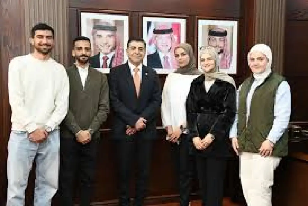 رئيس جامعة العلوم والتكنولوجيا يكرّم الطلبة الفائزين ببرنامج تدريب بحثي عالمي في كندا