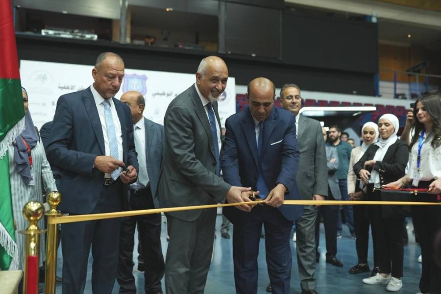 اليوم الوظيفي 2025 في عمان الأهلية