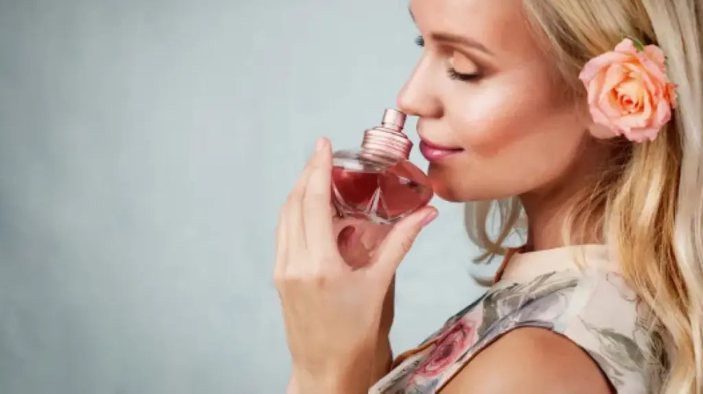 عطرك في الصيف ليس كما تظن .. الحرارة تغيّر رائحته