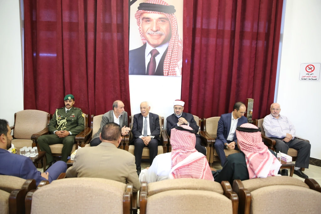 مندوبا عن الملك وولي العهد.. العيسوي يعزي أبو كركي وعريقات