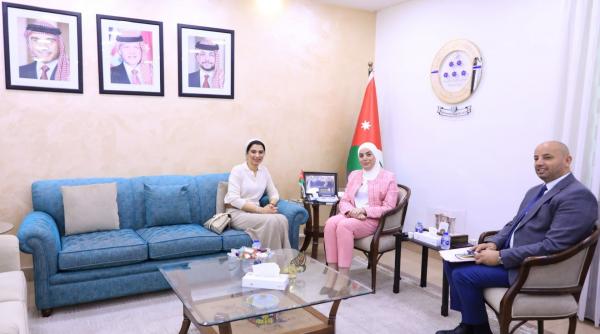 وزيرة التنمية تبحث مع أمين عام المجلس العربي للطفولة تعزيز التعاون