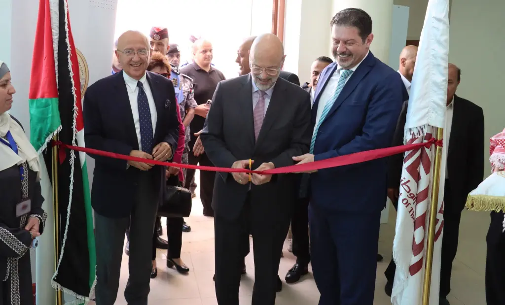 المكتبة الوطنية تشارك في معرض فني وثقافي بالجامعة الأميركية في مادبا بمناسبة عيد الاستقلال