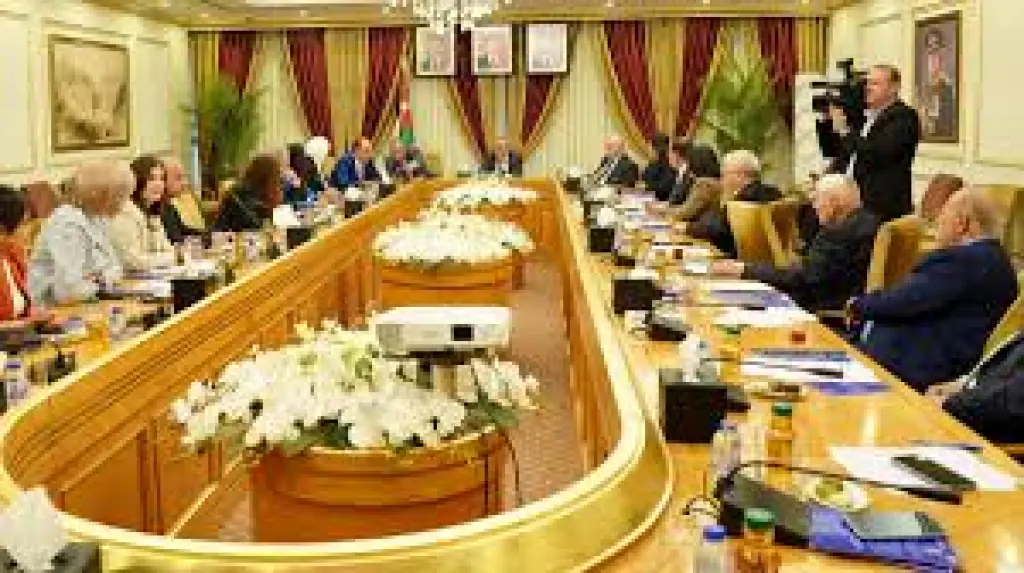 عمل الأعيان تبحث آليات الحماية الاجتماعية لمرضى الحسين للسرطان