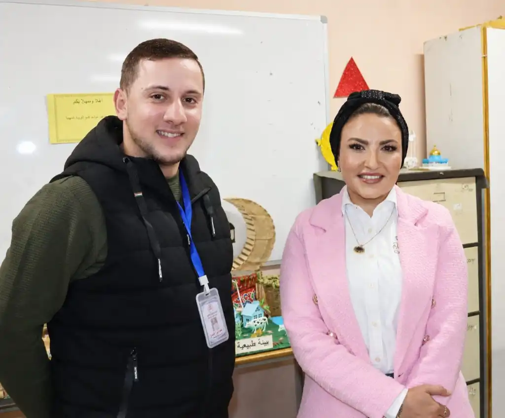. محمد بزبز يهنئ الدكتورة نور أحمد اللوزي بمناسبة نيلها درجة الدكتوراه في إدارة الأعمال ويشيد بمسيرتها الملهمة.