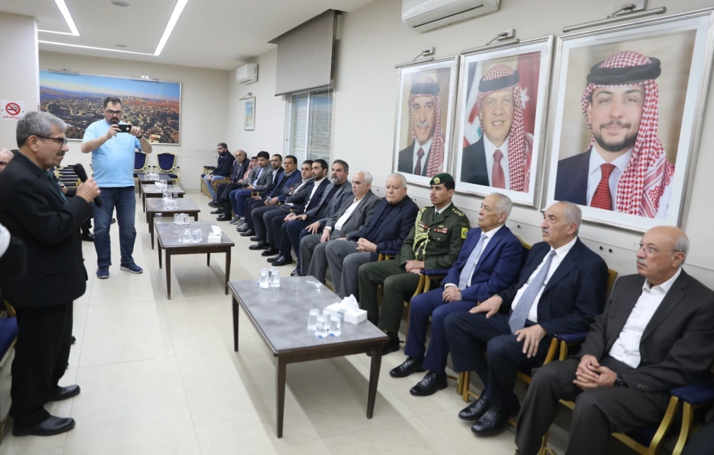 *مندوبا عن الملك وولي العهد...العيسوي يعزي عشيرة الشواورة والمحتسب*