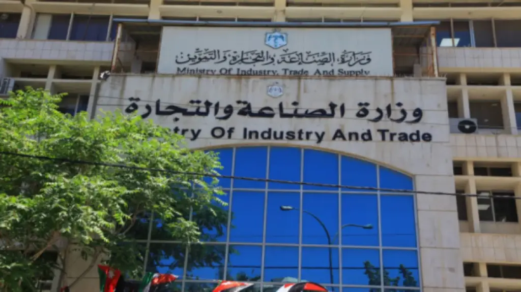 الصناعة والتجارة تطرح عطاءً لشراء 120 ألف طن شعير