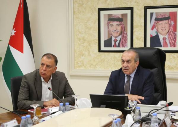 أبو السمن والفراية يطلعان على المخطط الشمولي لمركز الكرامة الحدودي
