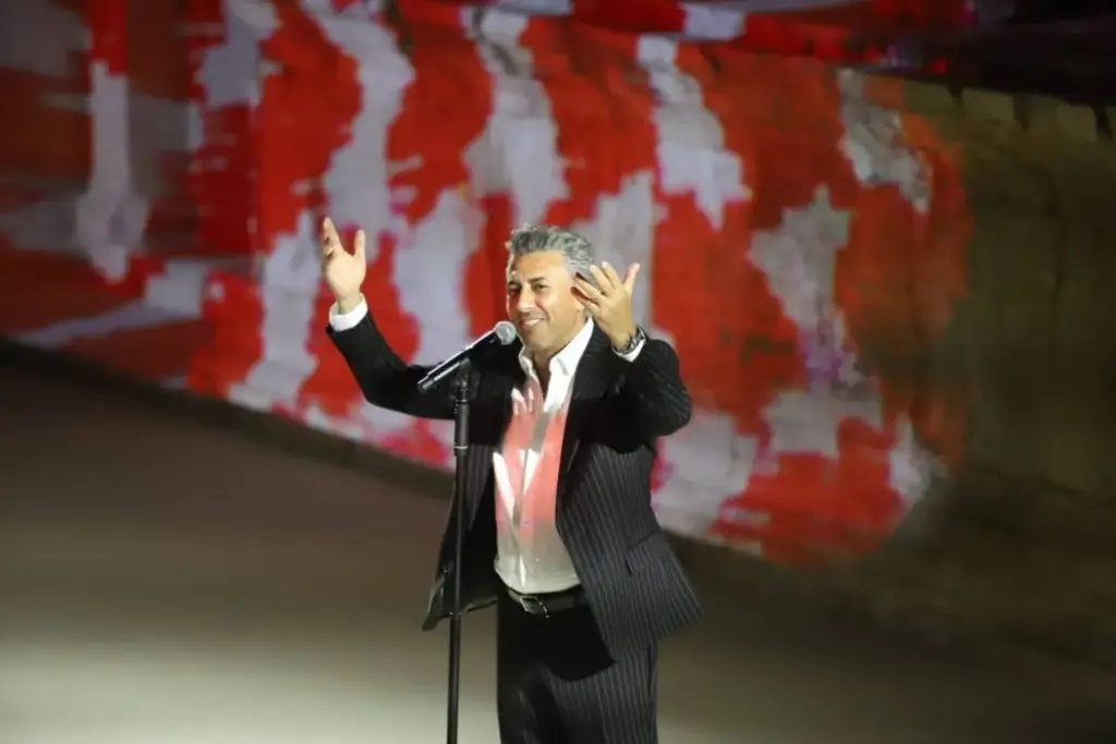 مهرجان جرش يكسب رهانه بإختيار صوت الأردن عمر العبداللات نجماً لافتتاح دورته الـ39