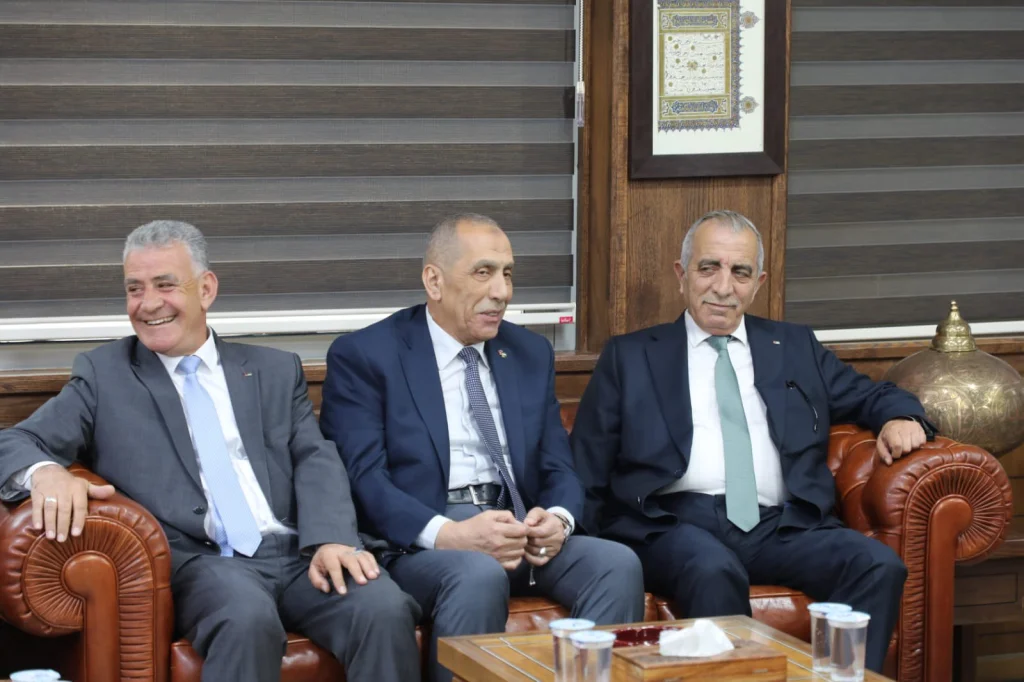 الرواشدة يشيد بالحمود: نموذج الخُلق الرفيع