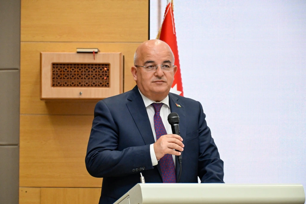 الجامعة الهاشمية تُكرِمُ الأكاديميين والطلبة الفائزين بجوائز كلية الآداب في يومها العلمي
