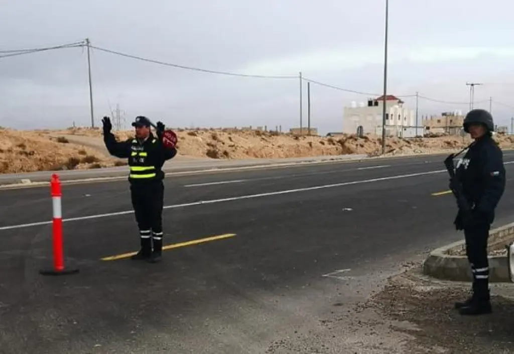 ضبط سائق حافلة حمّل 12 راكبا زيادة