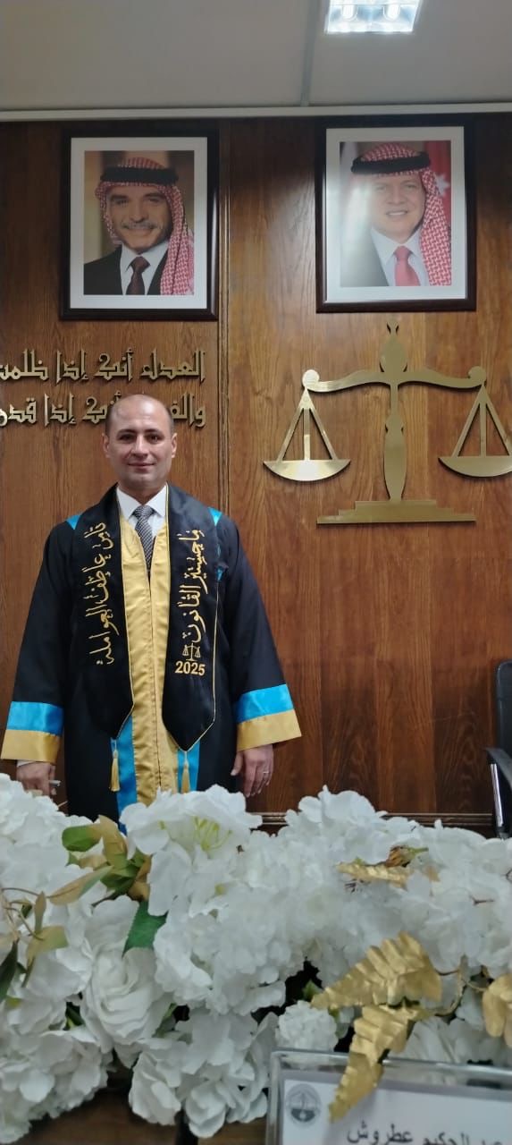قلعة النيوز - تتقدم في المباركة للصديق ثامر عاطف حسن العواملة بأصدق التهاني والتبريكات بمناسبة مناقشته رسالة الماجستير في القانون،