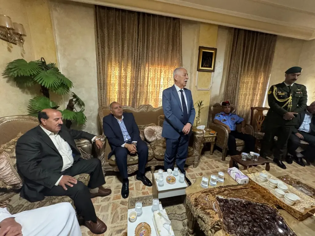 مندوبا عن الملك وولي العهد… العيسوي يعزي بوفاة المؤثر الاجتماعي الشاب الطرمان