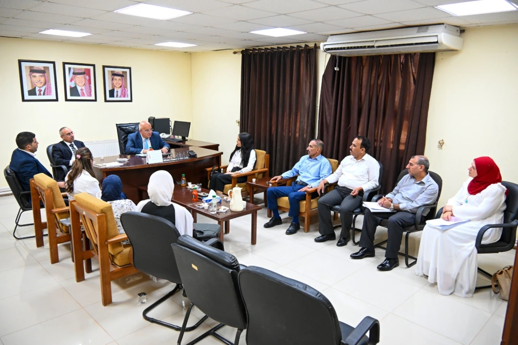 الدكتور الحياري يؤكد أهمية تطوير المهارات اللغوية لدى طلبة الجامعة الهاشمية