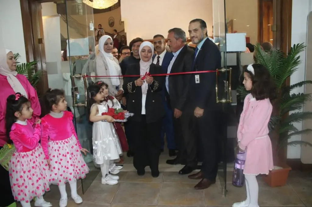 افتتاح معرض الفن التشكيلي “رؤى إبداعية” في الزرقاء