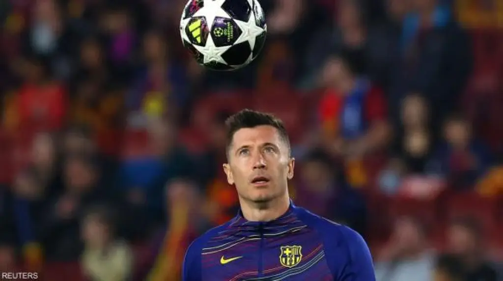رسميا .. برشلونة يعلن رحيل مهاجمه ليفاندوفسكي