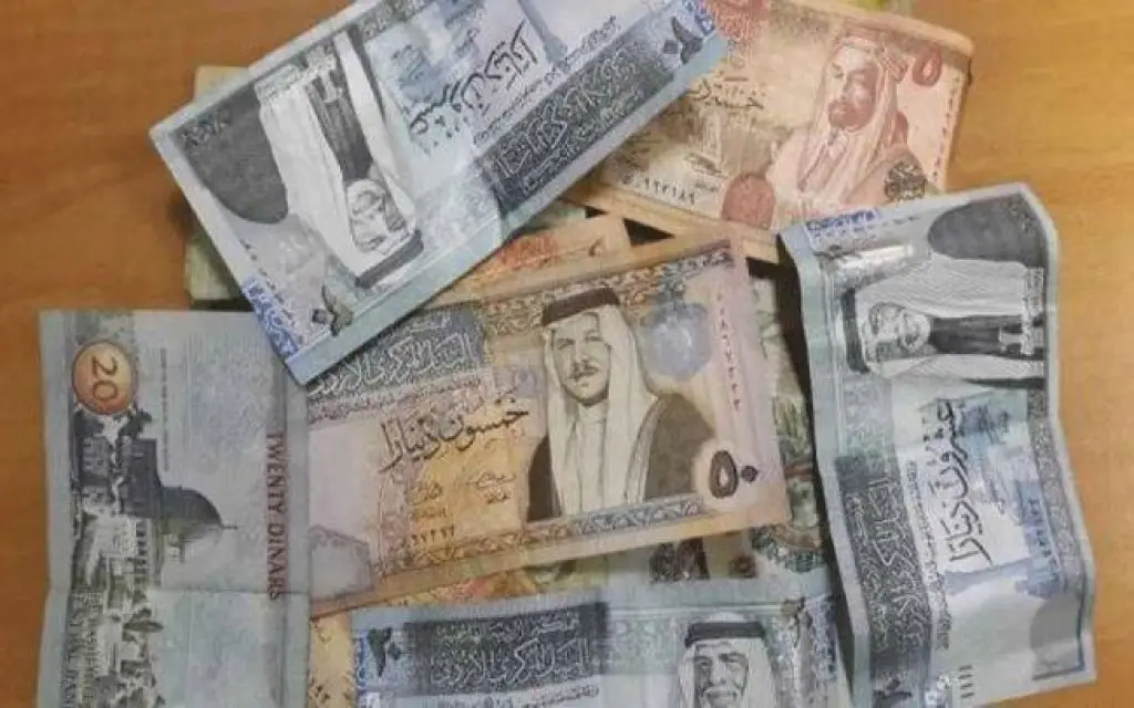 صرف معونة طارئة لـ 17 طالبا متفوقا