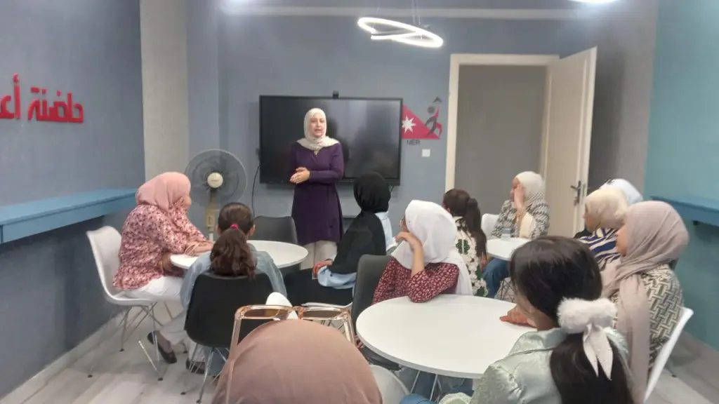 جلسة تشاورية شبابية في مركز شابات المنشية ضمن المشاورات الوطنية لبناء الاستراتيجية الوطنية للشباب 2026–2030.