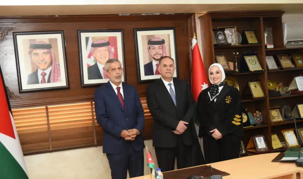 الأستاذة المحامية بيان العمرات مبارك أداء اليمين القانونية أمام وزير العدل