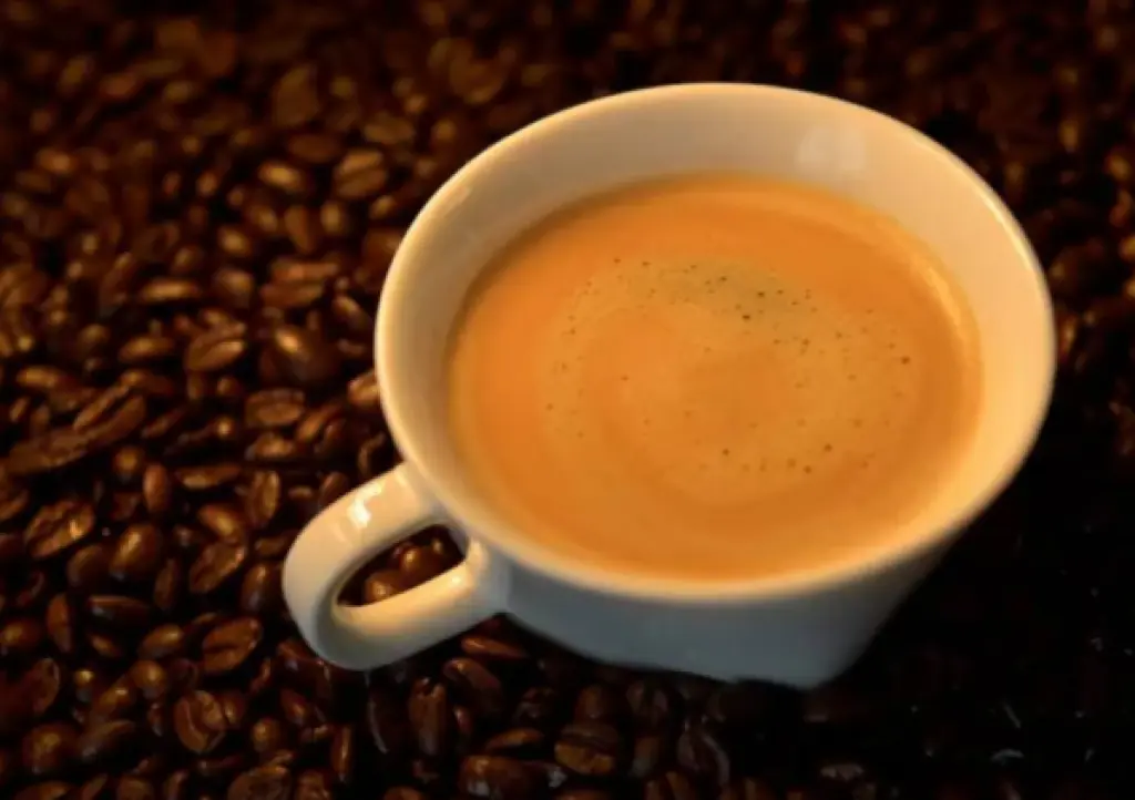 ماذا يفعل شرب القهوة صباحاً بصحة الأمعاء؟